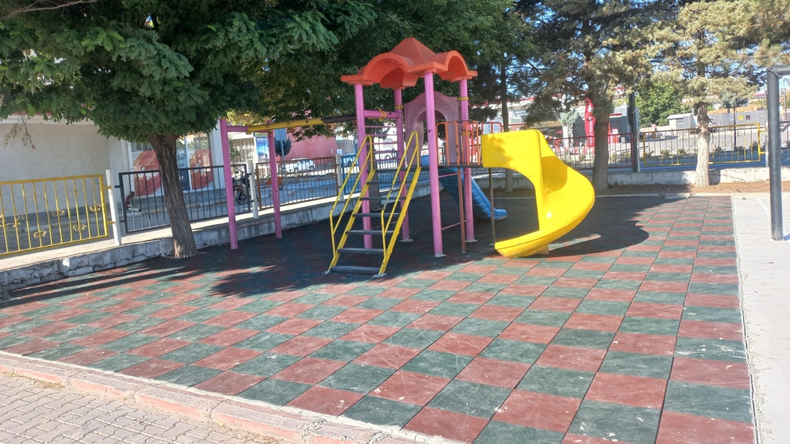 Okul Bahçemizi Düzenledik.